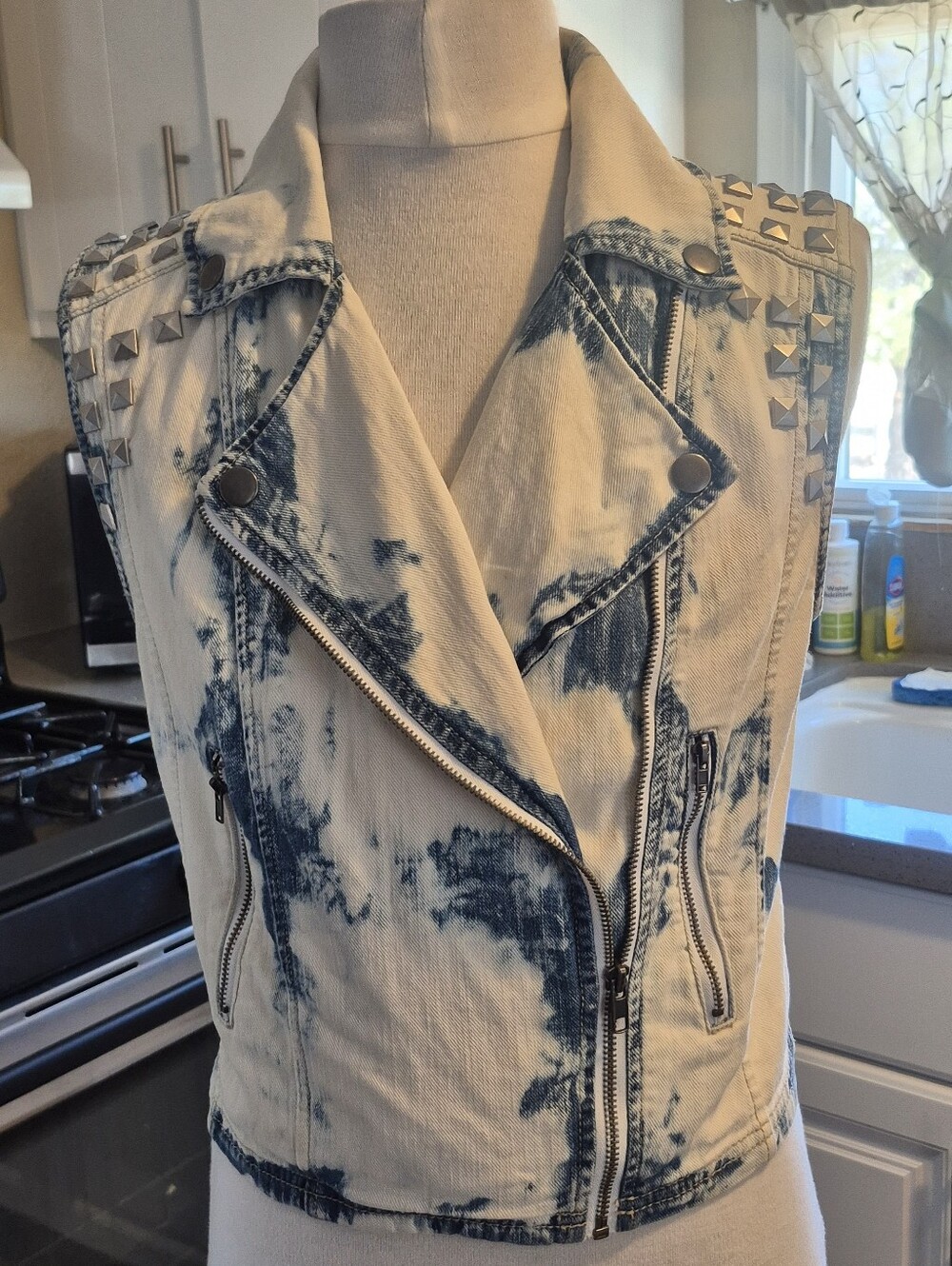 Stud-Trim Bleach Wash Denim Vest Jacket - White & Blue